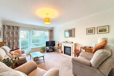 3 bedroom flat for sale, Cliff Road, Eastbourne