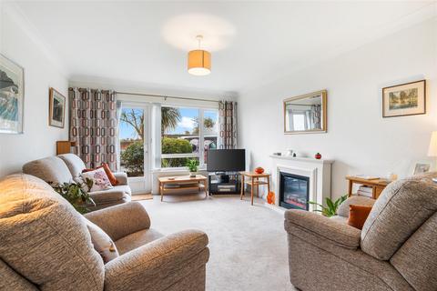 3 bedroom flat for sale, Cliff Road, Eastbourne