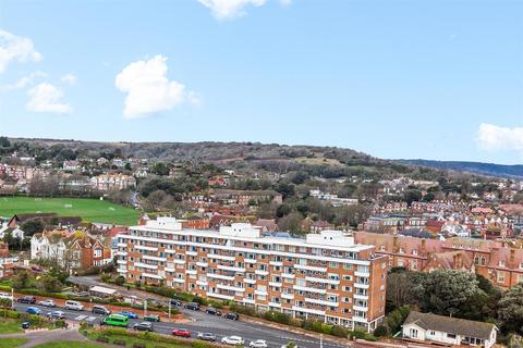 3 bedroom flat for sale, Cliff Road, Eastbourne