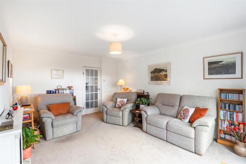 3 bedroom flat for sale, Cliff Road, Eastbourne