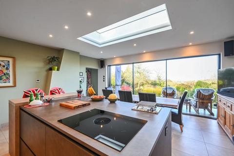 4 bedroom bungalow for sale, London Road, Crowborough, TN6