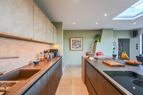 4 bedroom bungalow for sale, London Road, Crowborough, TN6