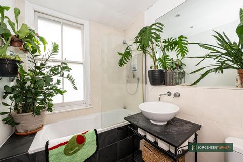 2 bedroom flat for sale, Oaklands Grove, Shepherds Bush, W12
