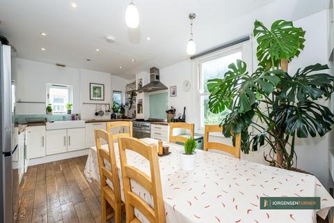 2 bedroom flat for sale, Oaklands Grove, Shepherds Bush, W12