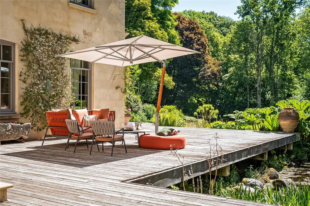 Terrace / Gardens
