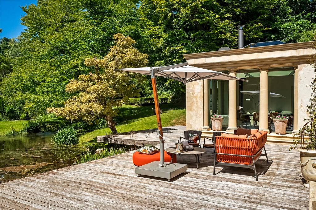 Terrace / Gardens