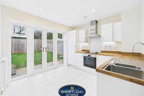 2 bedroom semi-detached house to rent, Martin Drive, Kenilworth CV8