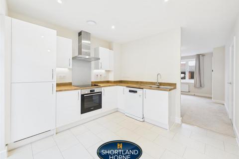 2 bedroom semi-detached house to rent, Martin Drive, Kenilworth CV8
