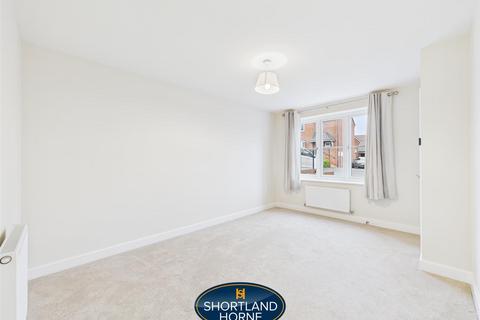 2 bedroom semi-detached house to rent, Martin Drive, Kenilworth CV8