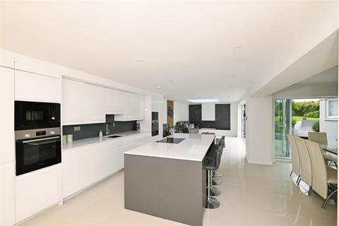6 bedroom detached house for sale, Lower Rainham Road, Gillingham ME8