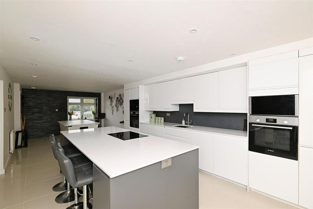 Kitchen / Breakfast Area