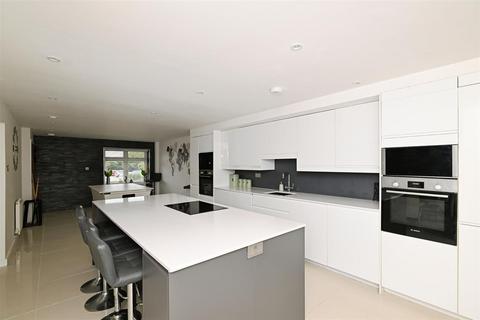 6 bedroom detached house for sale, Lower Rainham Road, Gillingham ME8