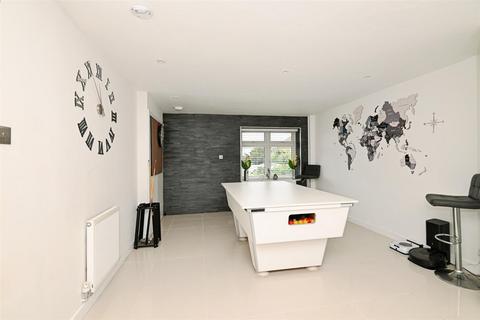 6 bedroom detached house for sale, Lower Rainham Road, Gillingham ME8