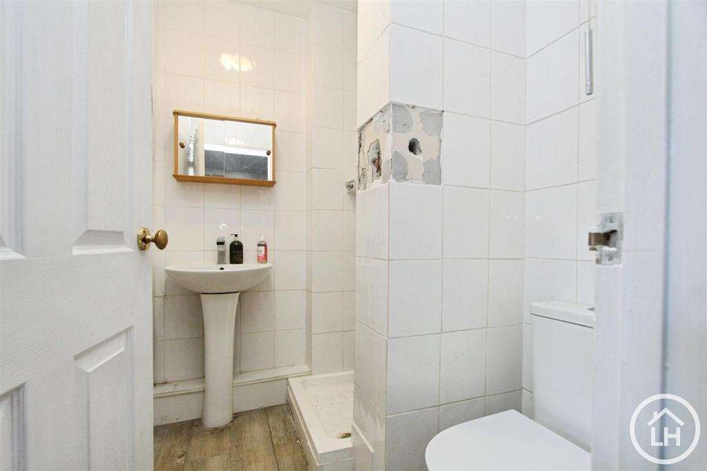 Ensuite (Bedroom Five)