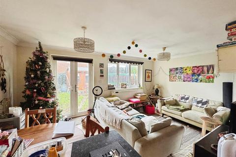2 bedroom flat for sale, Station Road, Gillingham ME8