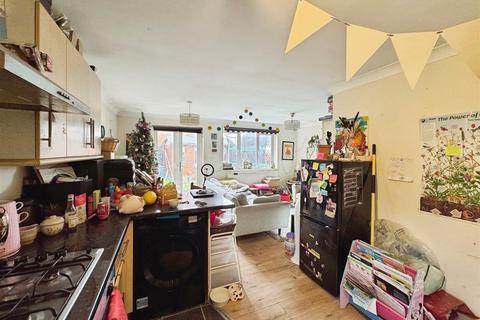 2 bedroom flat for sale, Station Road, Gillingham ME8