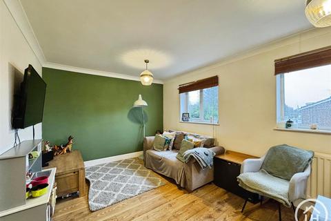 2 bedroom flat for sale, Station Road, Gillingham ME8