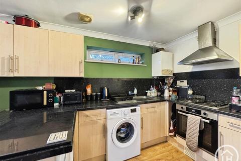 2 bedroom flat for sale, Station Road, Gillingham ME8