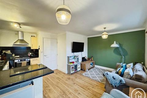 2 bedroom flat for sale, Station Road, Gillingham ME8