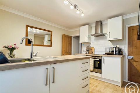 2 bedroom terraced house for sale, Station Road, Gillingham ME8
