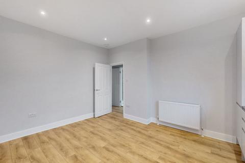 2 bedroom flat to rent, Burlington Gardens, London W3