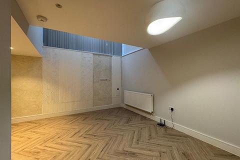 2 bedroom flat to rent, Sunderland Road, London