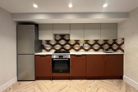 2 bedroom flat to rent, Sunderland Road, London