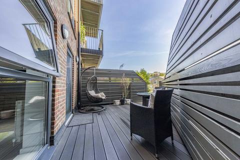 1 bedroom flat to rent, Tooting High Street, London SW17