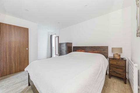 1 bedroom flat to rent, Tooting High Street, London SW17