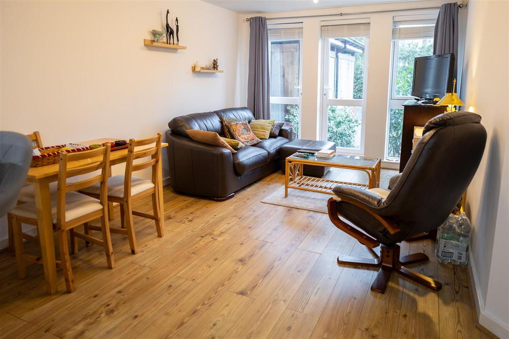 84 Glaisdale Court-9.jpg
