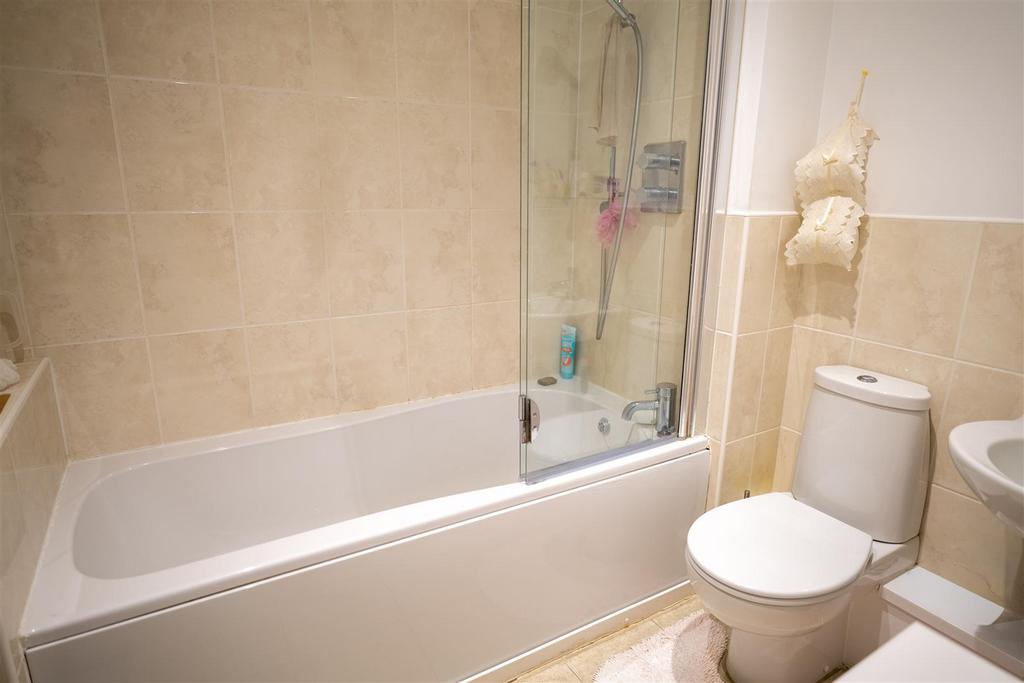 84 Glaisdale Court-6.jpg