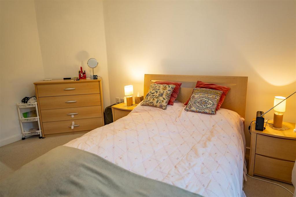 84 Glaisdale Court-5.jpg