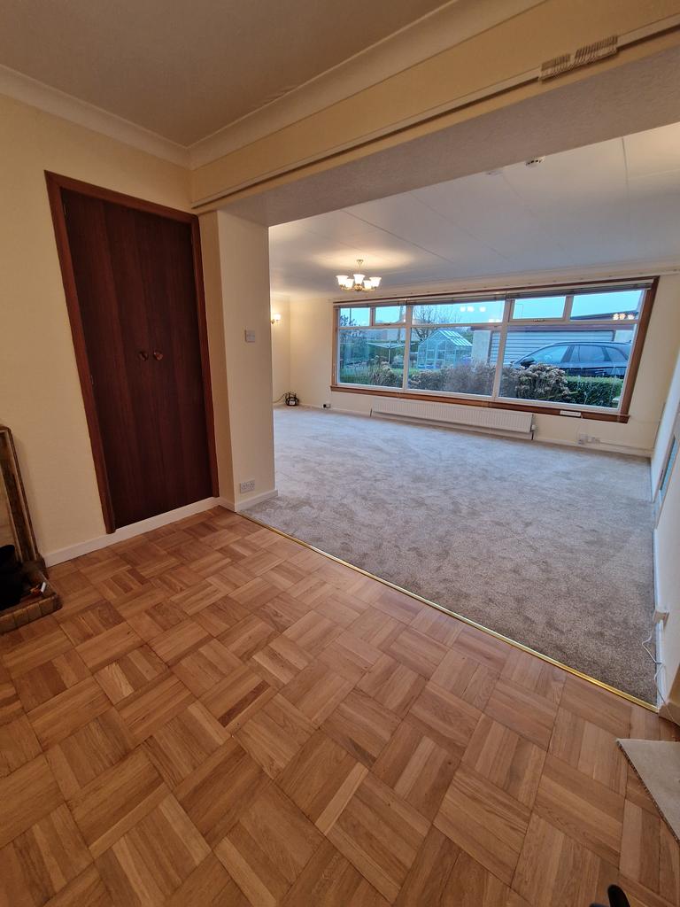 Dining Area into Lounge