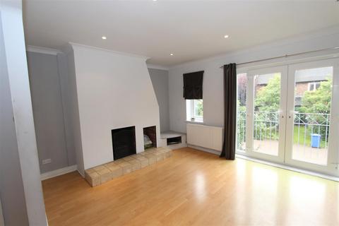 4 bedroom mews to rent, Ash Road, Lymm