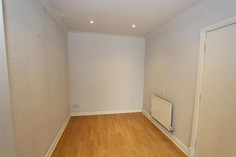 4 bedroom mews to rent, Ash Road, Lymm