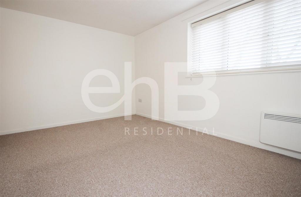 Bedroom 1 II.jpg
