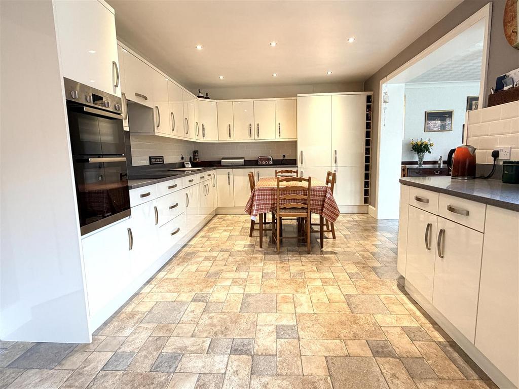 Dining kitchen