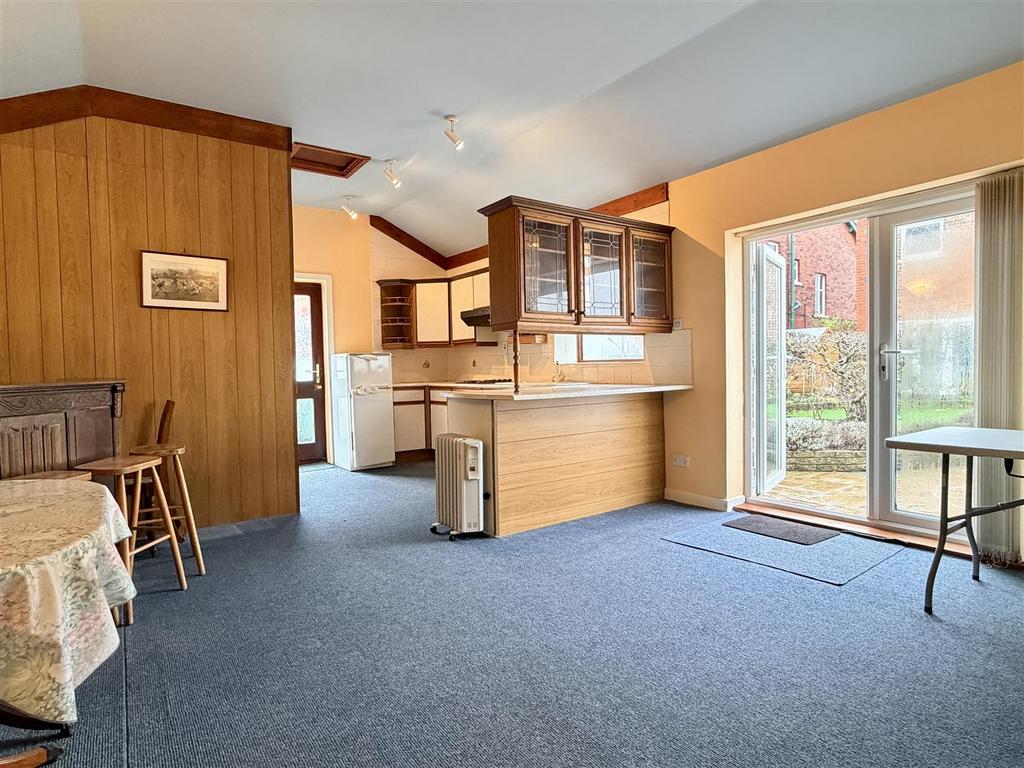 Open plan lounge/bedroom with kitchen area