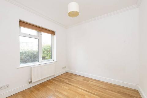 2 bedroom maisonette for sale, Park Court, North Finchley, London, N12