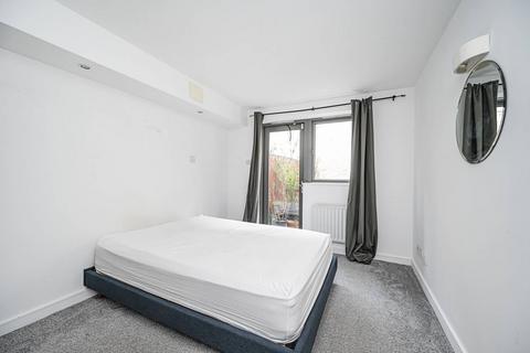 undefined, Mile End Road, Whitechapel, London, E1