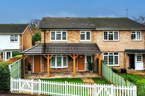3 bedroom semi-detached house for sale, Dudley Close, Bovingdon, HP3