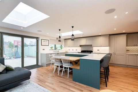 3 bedroom semi-detached house for sale, Dudley Close, Bovingdon, HP3