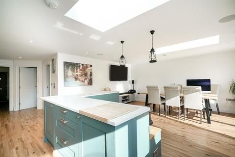 3 bedroom semi-detached house for sale, Dudley Close, Bovingdon, HP3