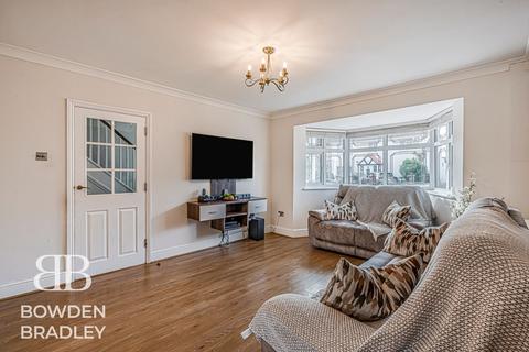 3 bedroom semi-detached house for sale, Chiltern Road, Newbury Park, IG2