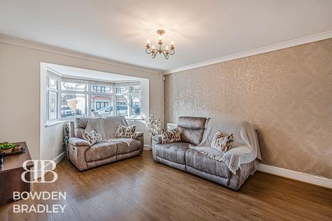 3 bedroom semi-detached house for sale, Chiltern Road, Newbury Park, IG2