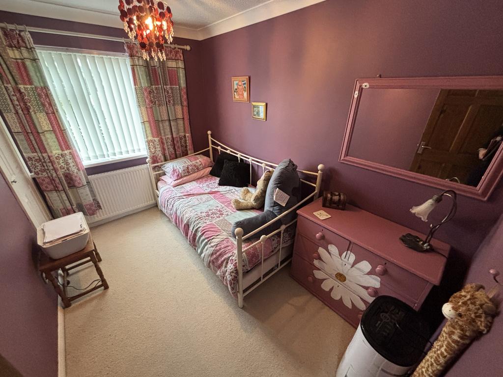 Front bedroom 3