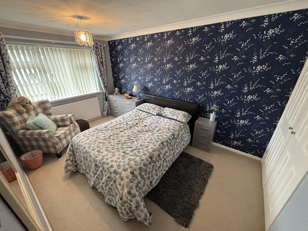 Front bedroom 2