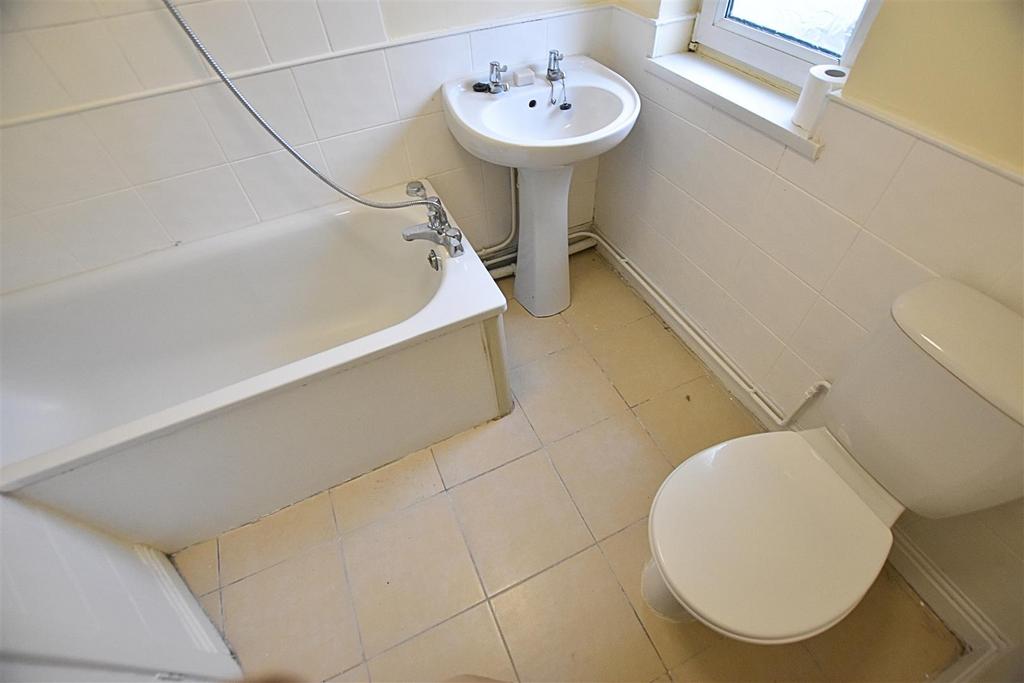 Bathroom (ground floor)