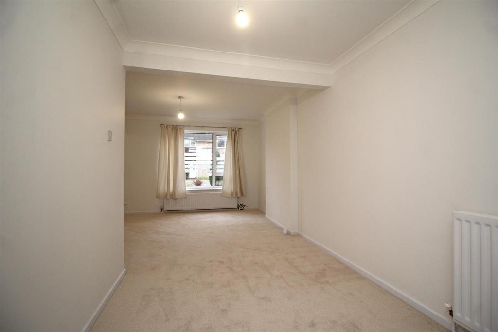 Living room 1.JPG