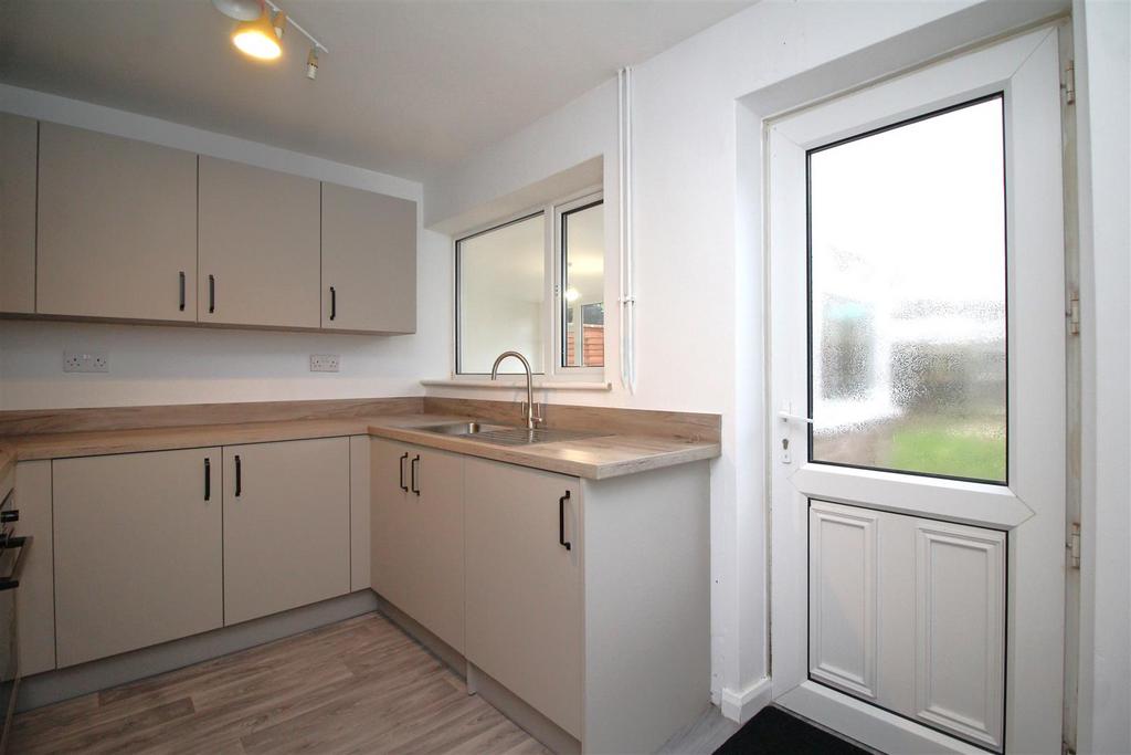 Kitchen 2 .JPG